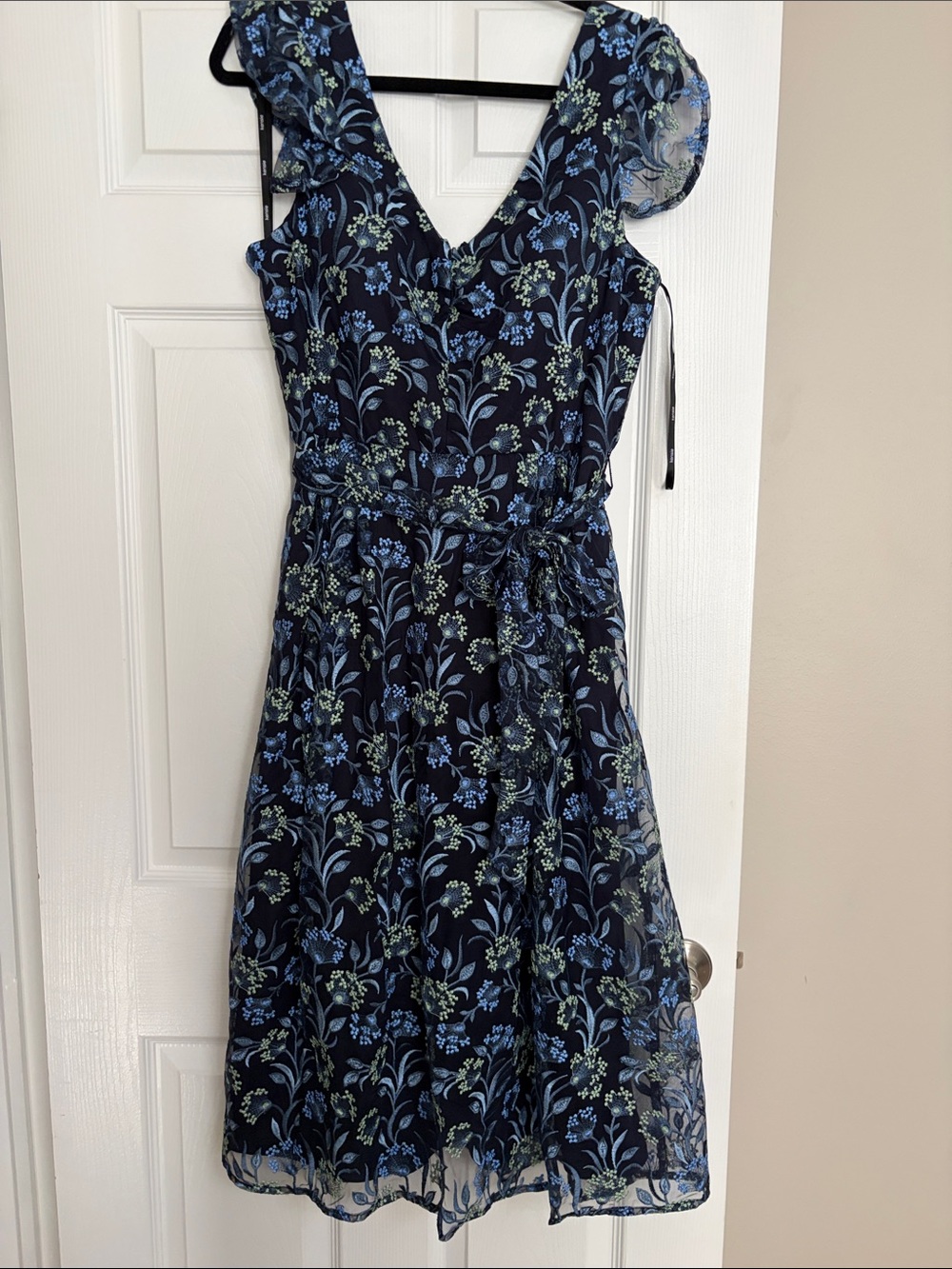 Kensie Navy embroidered Floral V-Neck Midi Dress with Belt | size 12
